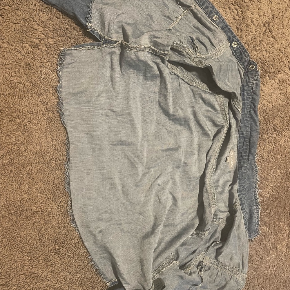 Tractr blue jean jacket.   Size XL YOUTH